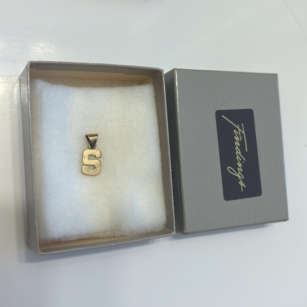 14kt Gold Vintage "S" Charm